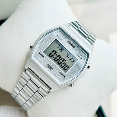 CASIO B640WDG-7DF Digital Vintage Watch – Retro 1980s Style, Stainless Steel Band, Multifunctional, Water-Resistant, Classic White Design