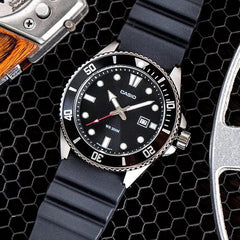CASIO MDV-10-1A1VDF Men’s Dive-Style Analog Watch – 50 m Water Resistance, Rotating Bezel, Resin Strap