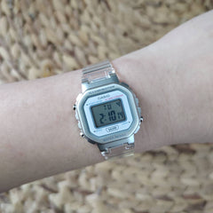 CASIO LA-20WHS-7ADF Digital Pop Watch – White Resin Case with Bold Multi-Function Display, Retro-Inspired Design