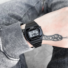CASIO B640WB-1ADF Vintage Digital Watch – Black Stainless Steel Band, LED Display, Alarm, Retro 1980s Design