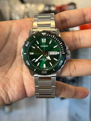 Casio MTD‑125D‑3AV Men’s Analog Dive‑Style Watch | Green Sunburst Dial Stainless Steel Bracelet | 100 M Water‑Resistant Quartz Timepiece