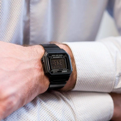 CASIO B650WB-1BDF Digital Vintage Watch – Retro 1980s Style, Stainless Steel Band, Water-Resistant, Multifunctional Features, Classic Black Design