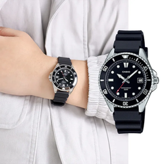 CASIO MDV-10-1A1VDF Men’s Dive-Style Analog Watch – 50 m Water Resistance, Rotating Bezel, Resin Strap