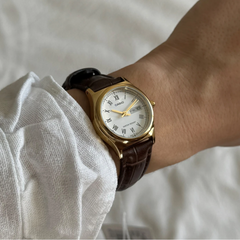 CASIO LTP-V006GL-7BUDF Women’s Analog Watch – Gold Leather Strap, White Roman Dial, Day & Date Display, Quartz Movement, Elegant Classic Design
