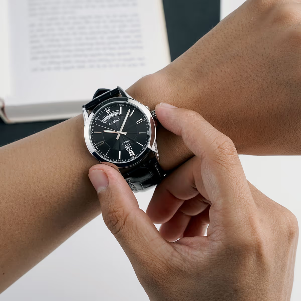 CASIO MTP-1381L Men's Analog Watch – Leather Band, Roman Dial, Day-Date Display, Classic Quartz Dress Watch - THE HAPPY BUY