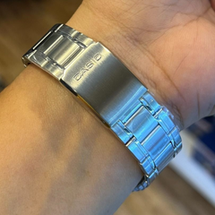 CASIO MTP-1381D Series Men’s Analog Watch – Stainless Steel, Day & Date, Roman Numerals, 50m Water Resistant, Quartz