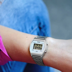 CASIO B640WDG-7DF Digital Vintage Watch – Retro 1980s Style, Stainless Steel Band, Multifunctional, Water-Resistant, Classic White Design