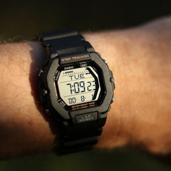 CASIO LWS-2200H Men’s Digital / Step-Tracker Watch – 100 m Water Resistance, LED Light, Lap Memory & Step Count