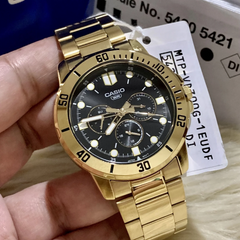 CASIO MTP-VD300G-1EUDF Standard Analog Men’s Watch – Black Dial, Gold Stainless Steel Case & Band, Day & Date Display, Quartz Movement, 50M Water Resistance, Mineral Glass – Men’s Luxury Business Watch