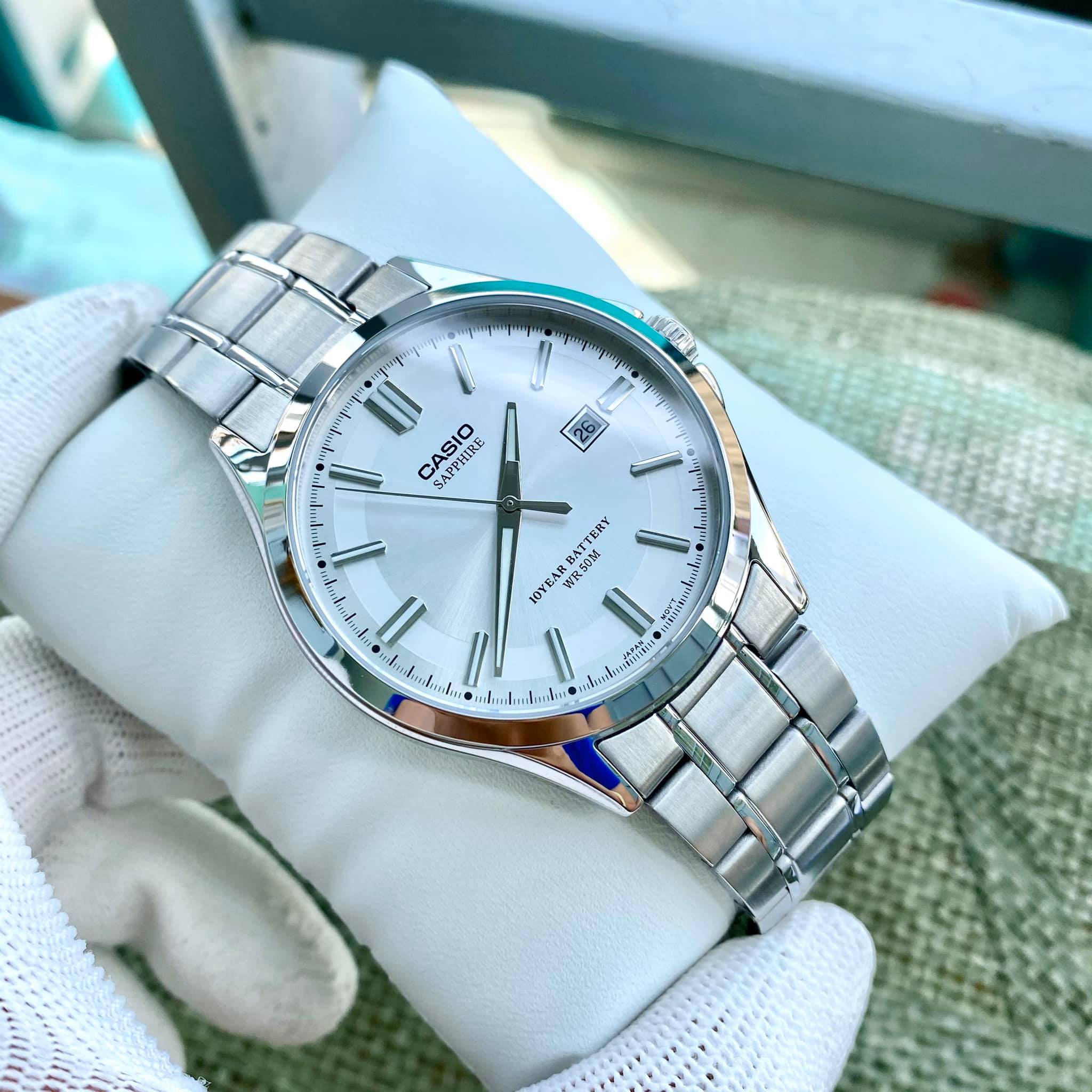 CASIO MTS-100D-7AVDF Men’s Analog Watch – Silver Stainless Steel Case & Band, White Dial, Date Display, Quartz Movement, Sapphire Crystal, 50M Water Resistance – Classic Business Watch for Men