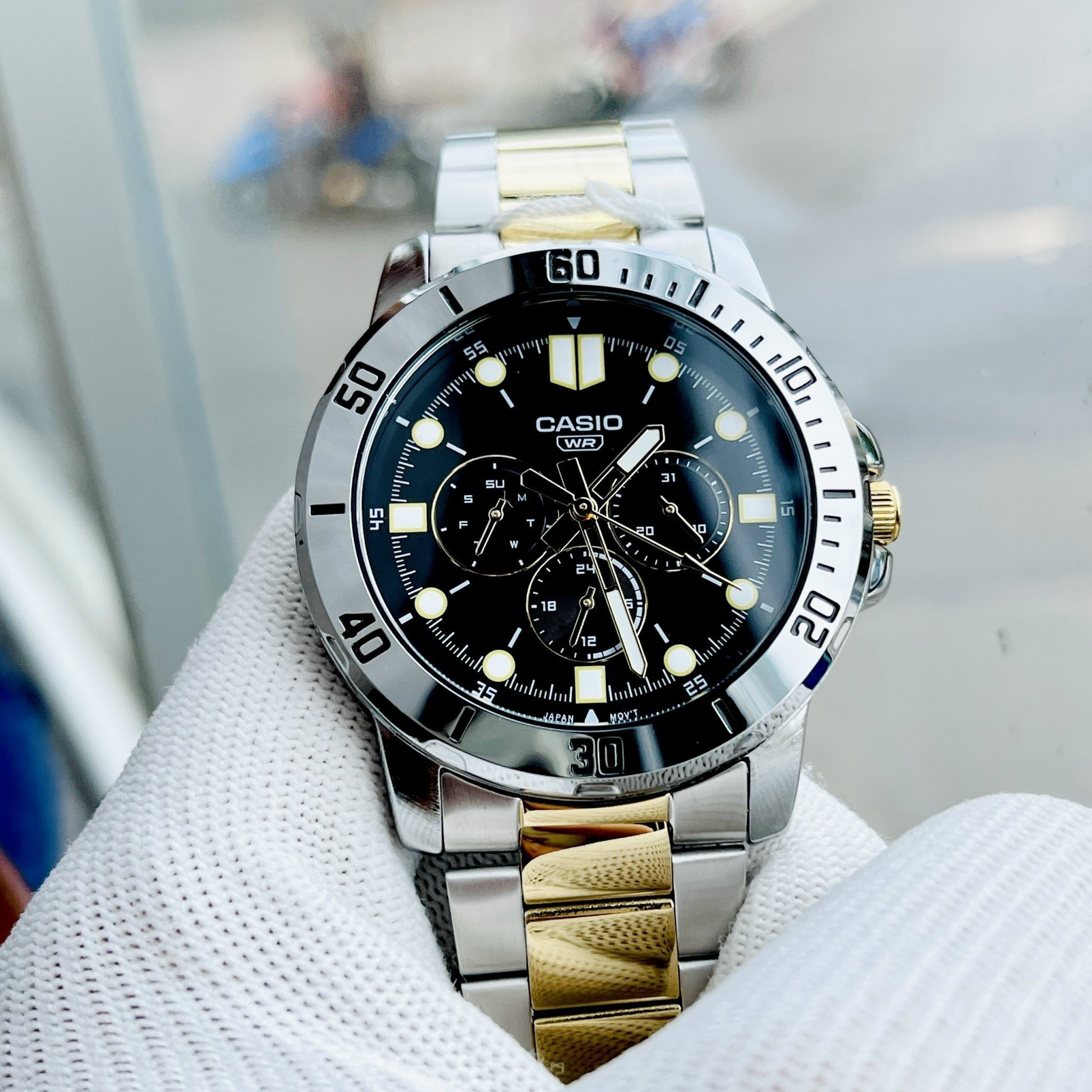 CASIO MTP-VD300SG-1EUDF Standard Analog Men’s Watch – Two-Tone Stainless Steel Band, Black Dial, Day & Date Display, Quartz Movement, 50M Water Resistance, Mineral Glass – Men’s Classic Business Watch