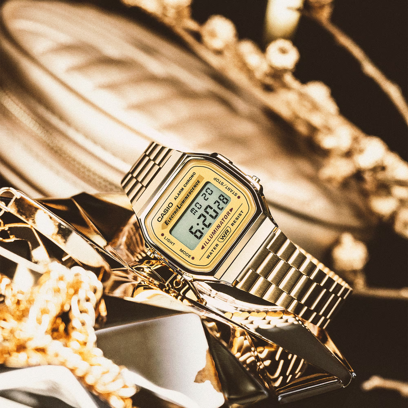 Casio A168WG-9WDF Vintage Gold Digital Watch – LED Light, Alarm, Retro Style