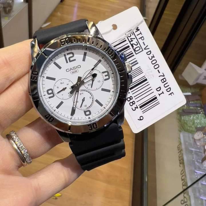 CASIO MTP-VD300-7BUDF Standard Analog Men’s Watch – White Dial, Stainless Steel Case & Band, Day & Date Display, Quartz Movement, 50M Water Resistance, Mineral Glass – Men’s Classic Business Watch