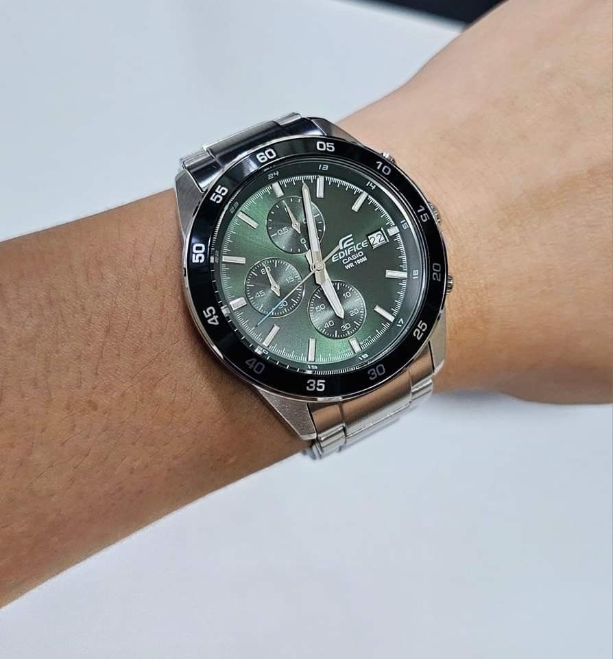 CASIO EDIFICE EFR-526D-3AVUDF Chronograph Watch for Men with Stainless Steel Band and Green Dial Silver