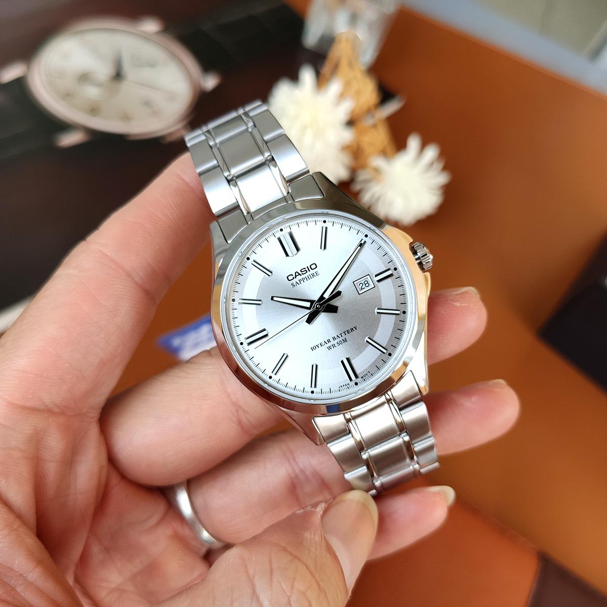 CASIO MTS-100D-7AVDF Men’s Analog Watch – Silver Stainless Steel Case & Band, White Dial, Date Display, Quartz Movement, Sapphire Crystal, 50M Water Resistance – Classic Business Watch for Men