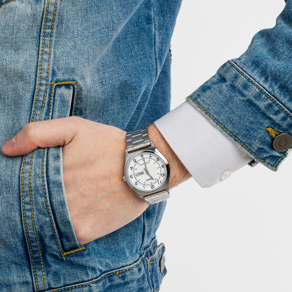 CASIO MTP-V006D Series Standard Analog Men’s Watch – Silver Stainless Steel Case & Band, Roman Numeral Dial, Date Display, Quartz Movement, 30M Water Resistance, Mineral Glass – Men’s Classic Dress Watch
