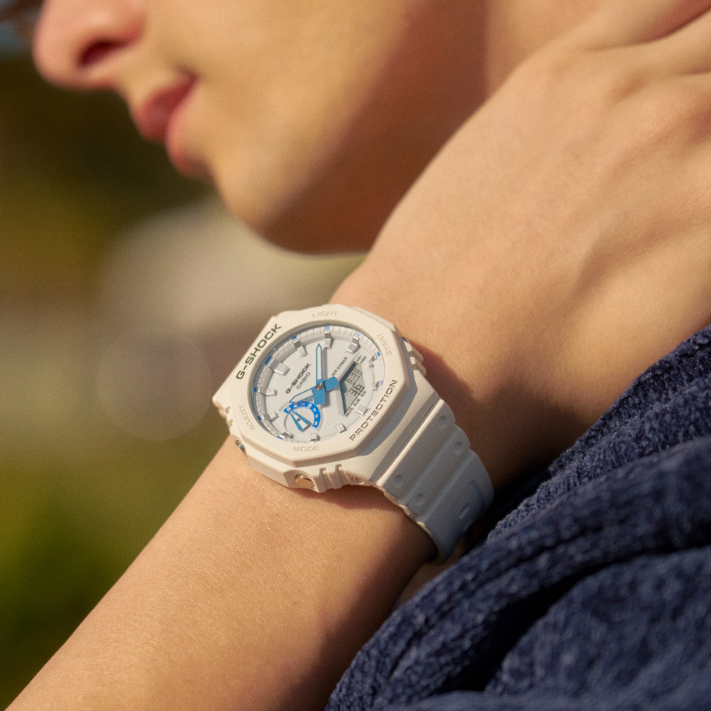 CASIO G-SHOCK GA-2100HDS-7ADR Analog Digital Men's Watch White Resin Strap 200M Water Resistant