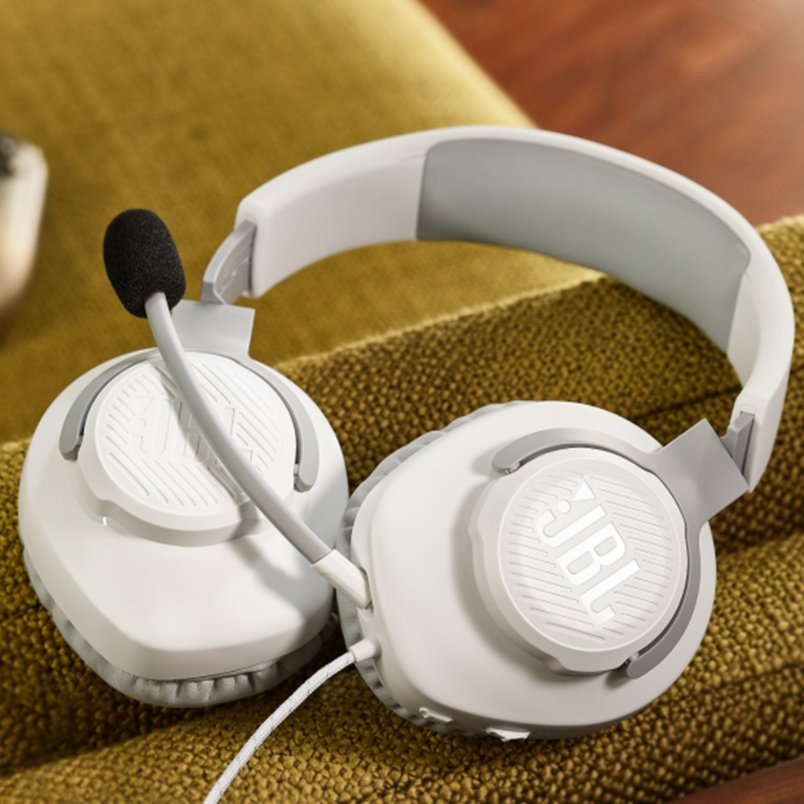سماعة الألعاب السلكية JBL QUANTUM 100 مع ميكروفون قابل للفصل