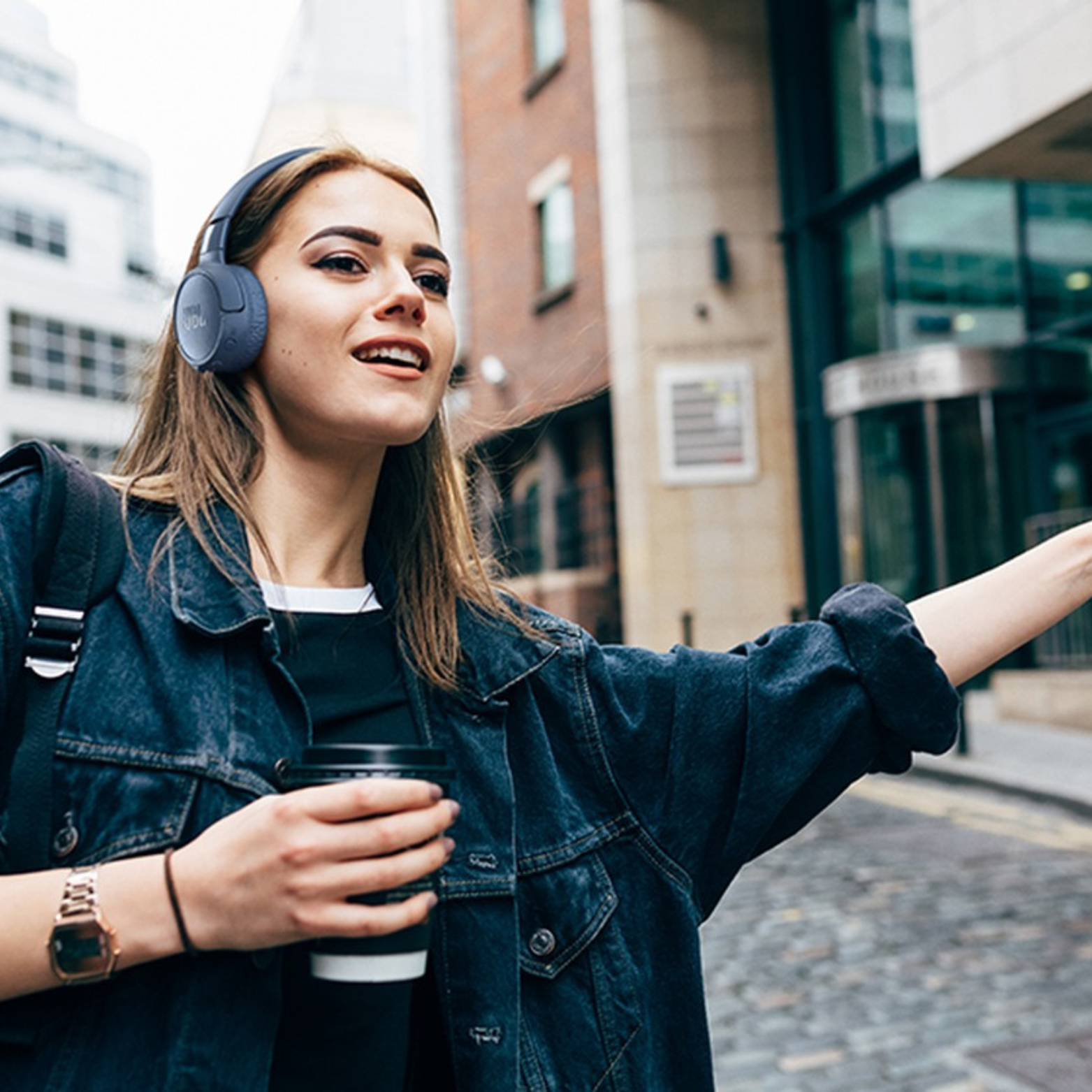 سماعات JBL TUNE 670NC اللاسلكية فوق الأذن