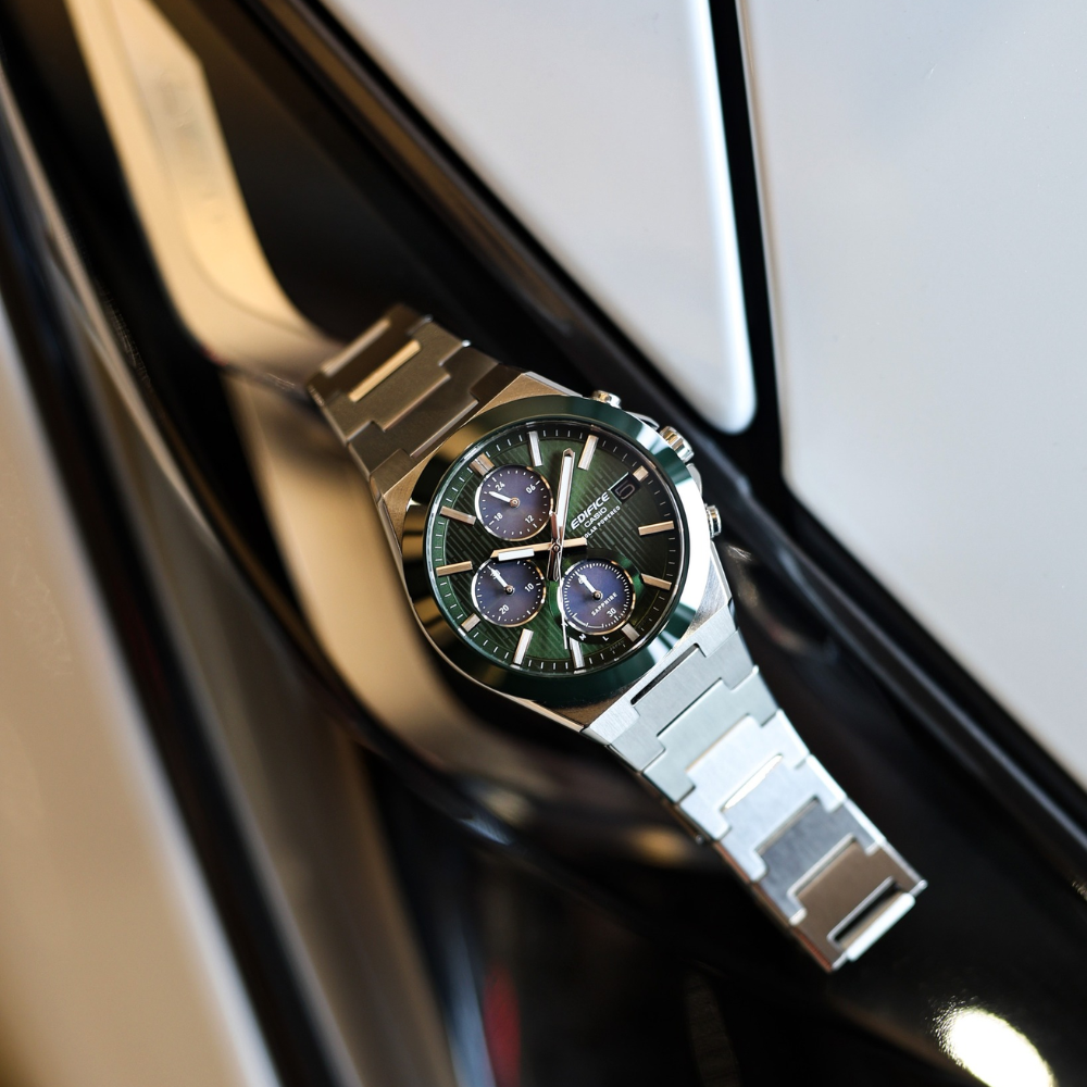 CASIO EDIFICE EFS-S650D-3ADF Men’s Solar Chronograph – Ceramic Bezel, Sapphire Crystal, Green Dial, Stainless Steel Bracelet, Date, 100M Water Resistant